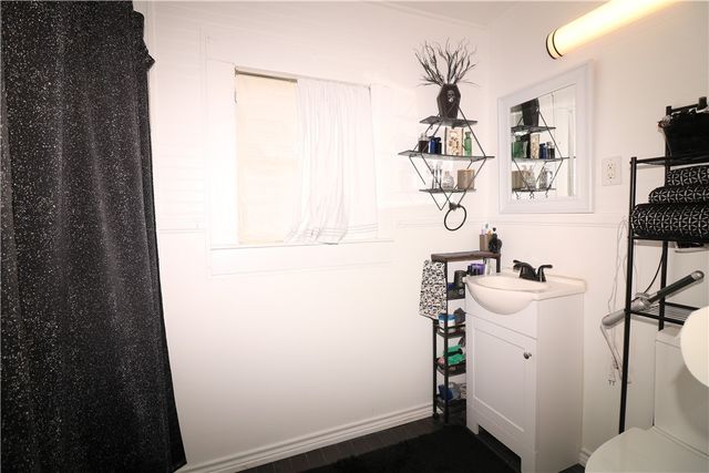 218 S 8th St, Aransas Pass, TX 78336