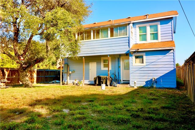 218 S 8th St, Aransas Pass, TX 78336