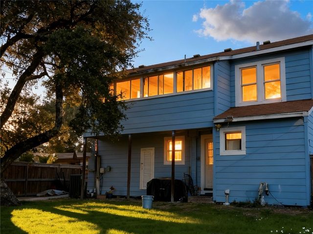 218 S 8th St, Aransas Pass, TX 78336