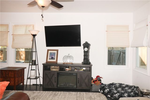 218 S 8th St, Aransas Pass, TX 78336