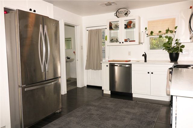 218 S 8th St, Aransas Pass, TX 78336