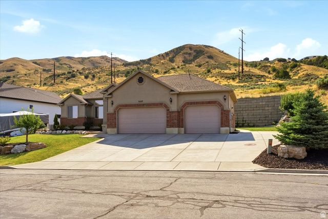 2537 S ELM GROVE DR, Perry, UT 84302