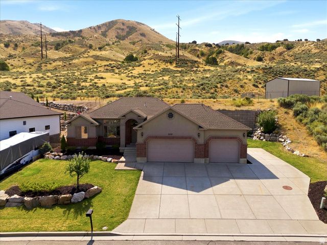 2537 S ELM GROVE DR, Perry, UT 84302