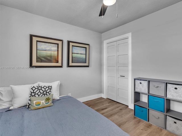 9340 Lagoon Place 303, Davie, FL 33324