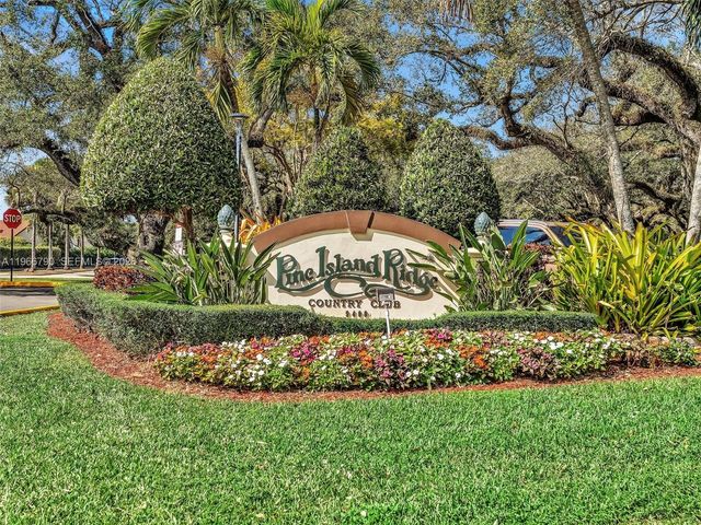9340 Lagoon Place 303, Davie, FL 33324