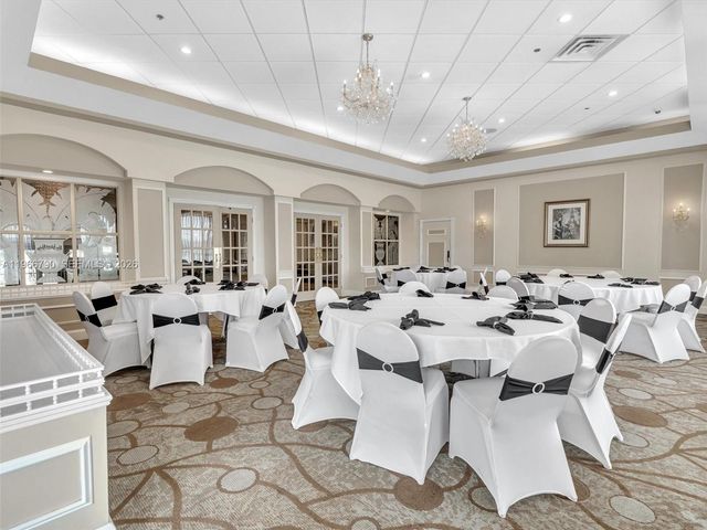 9340 Lagoon Place 303, Davie, FL 33324
