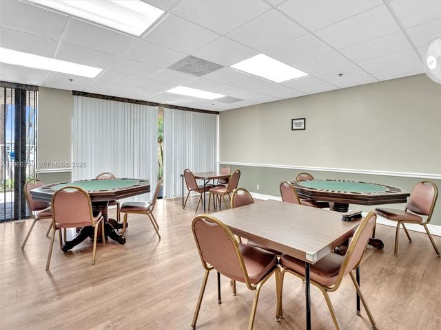 9340 Lagoon Place 303, Davie, FL 33324