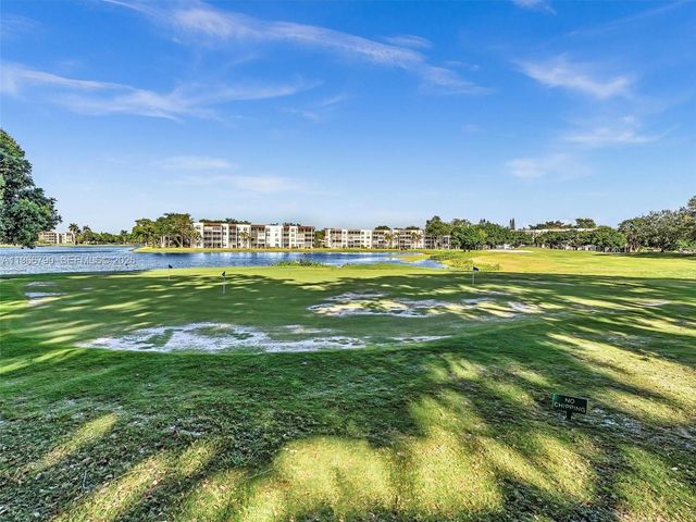 9340 Lagoon Place 303, Davie, FL 33324