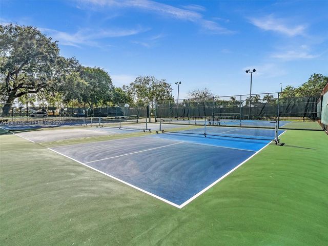 9340 Lagoon Place 303, Davie, FL 33324