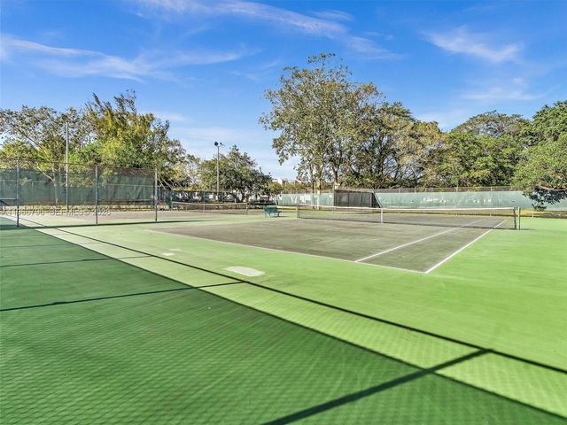 9340 Lagoon Place 303, Davie, FL 33324