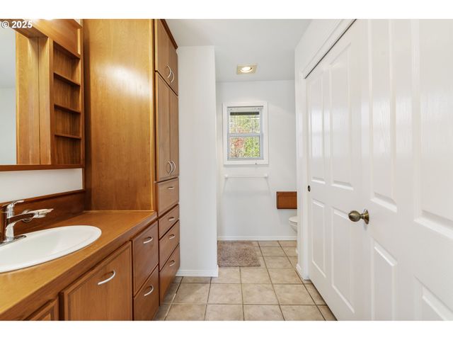 6218 Sw GARDEN HOME Rd, Portland, OR 97219