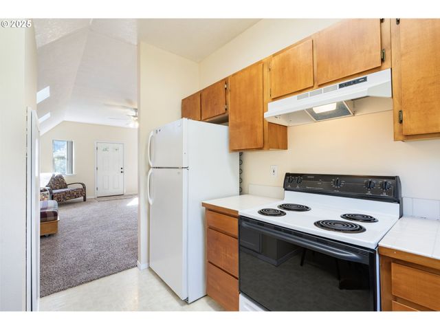 6218 Sw GARDEN HOME Rd, Portland, OR 97219