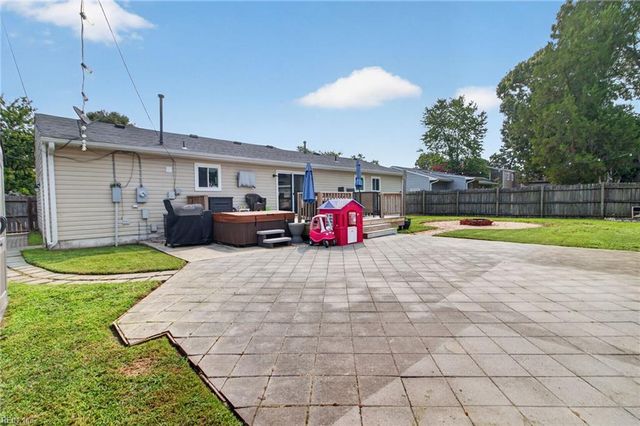 905 Kings Arms DR, Virginia Beach, VA 23452