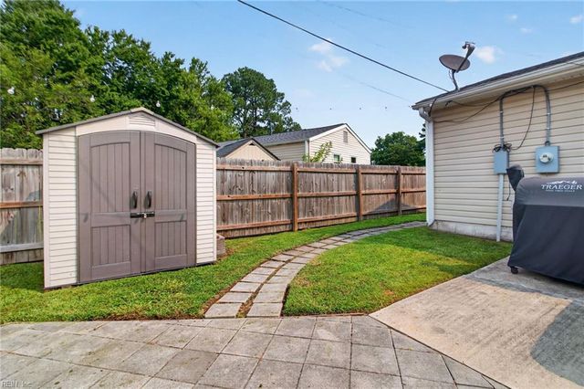 905 Kings Arms DR, Virginia Beach, VA 23452