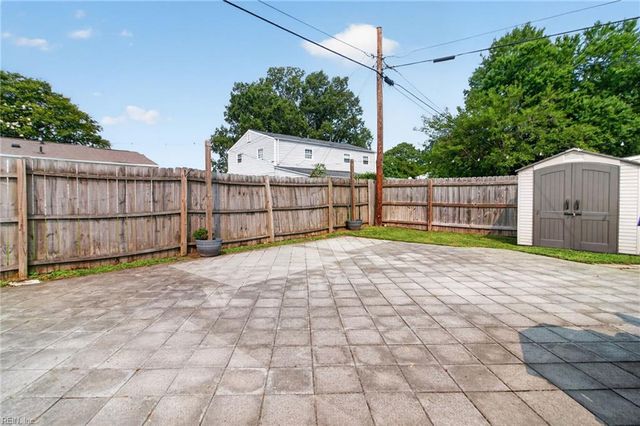 905 Kings Arms DR, Virginia Beach, VA 23452