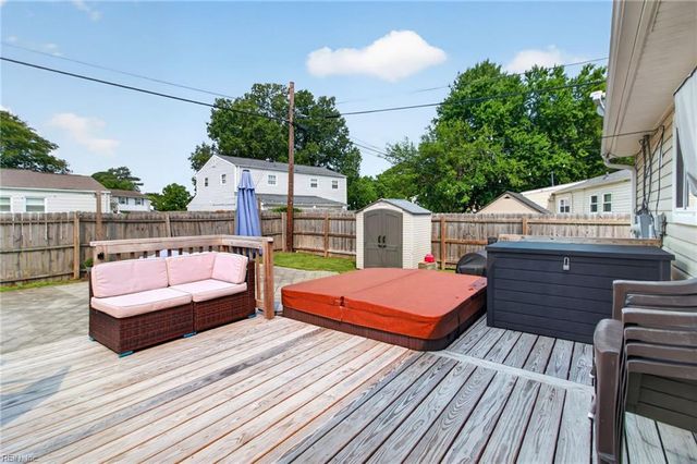 905 Kings Arms DR, Virginia Beach, VA 23452