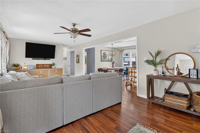905 Kings Arms DR, Virginia Beach, VA 23452
