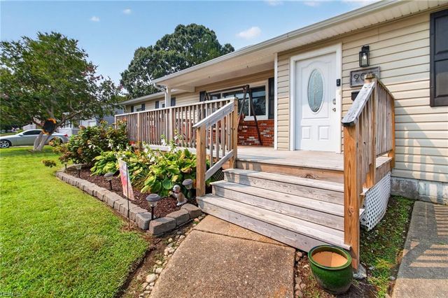 905 Kings Arms DR, Virginia Beach, VA 23452