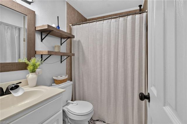 905 Kings Arms DR, Virginia Beach, VA 23452