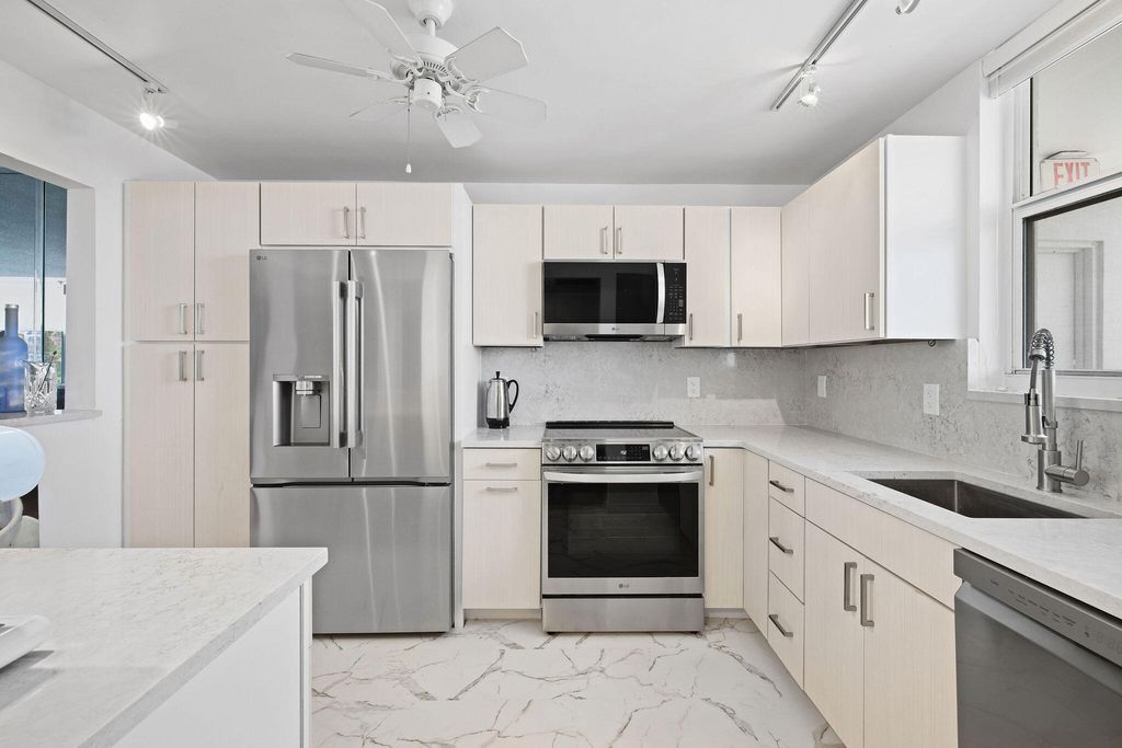 3100 NE 49 Street Street NE 1110, Fort Lauderdale, FL 33308