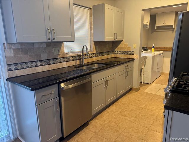 2559 Depew Drive, West Bloomfield, MI 48324