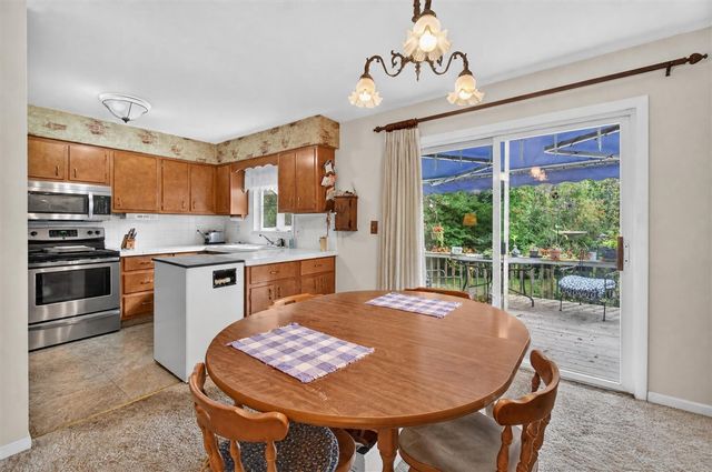 611 Charleston Road, Lansing, MI 48917