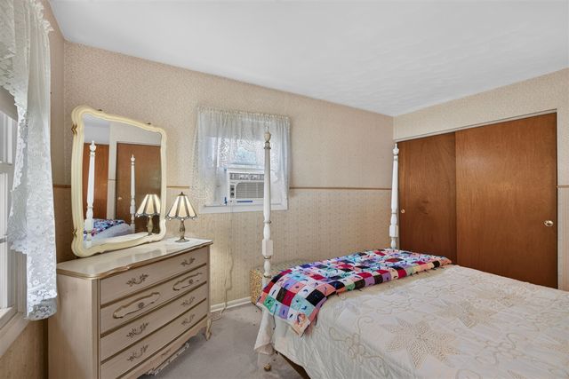 611 Charleston Road, Lansing, MI 48917