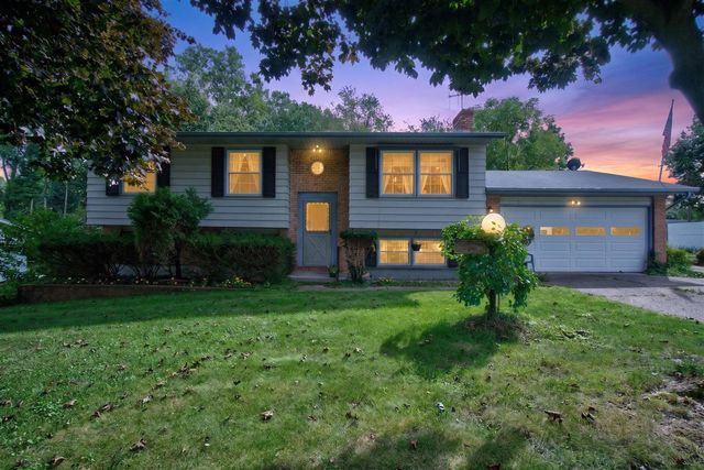 611 Charleston Road, Lansing, MI 48917