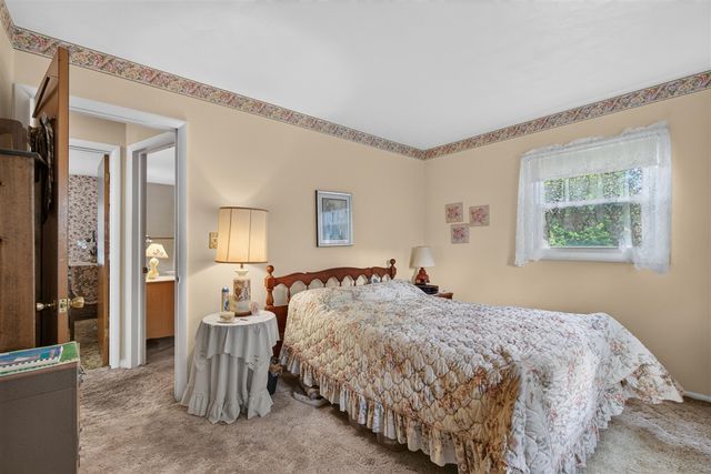 611 Charleston Road, Lansing, MI 48917