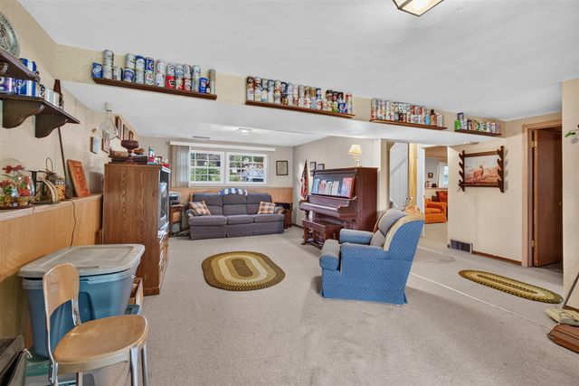 611 Charleston Road, Lansing, MI 48917