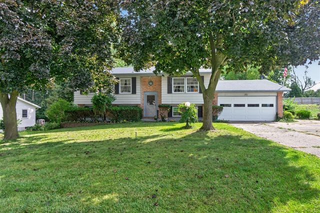611 Charleston Road, Lansing, MI 48917