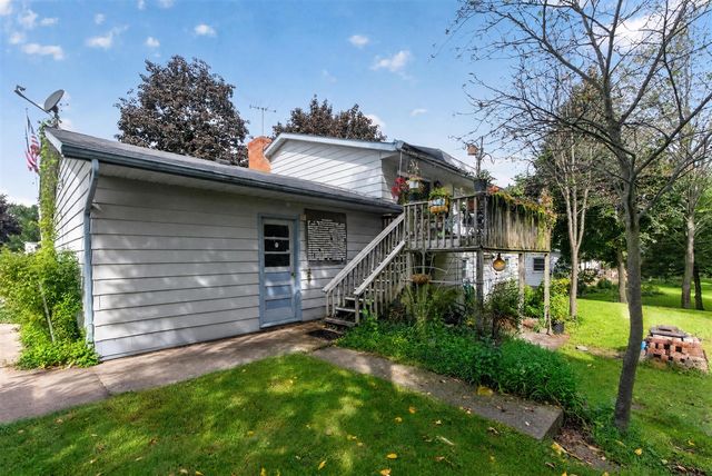 611 Charleston Road, Lansing, MI 48917