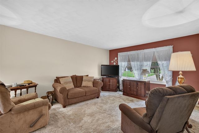 611 Charleston Road, Lansing, MI 48917