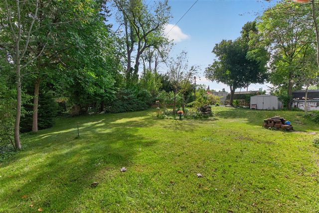 611 Charleston Road, Lansing, MI 48917