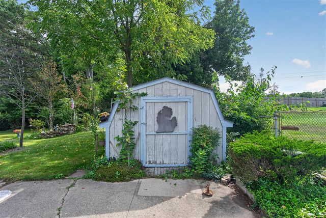 611 Charleston Road, Lansing, MI 48917