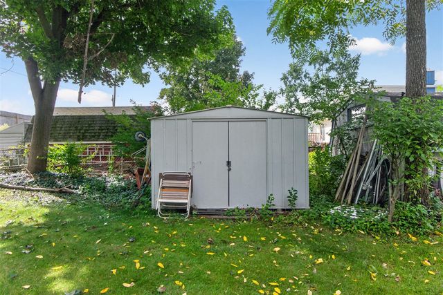 611 Charleston Road, Lansing, MI 48917