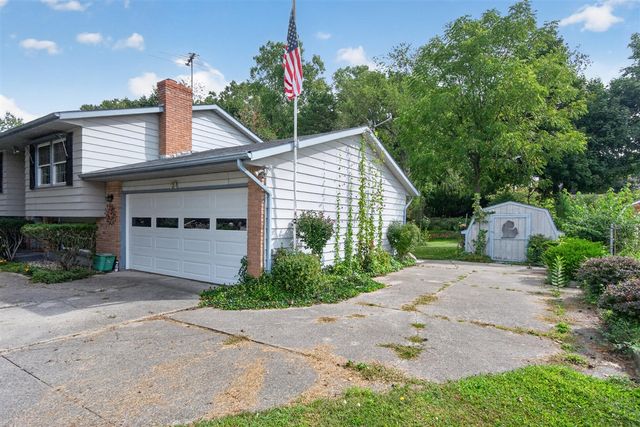 611 Charleston Road, Lansing, MI 48917