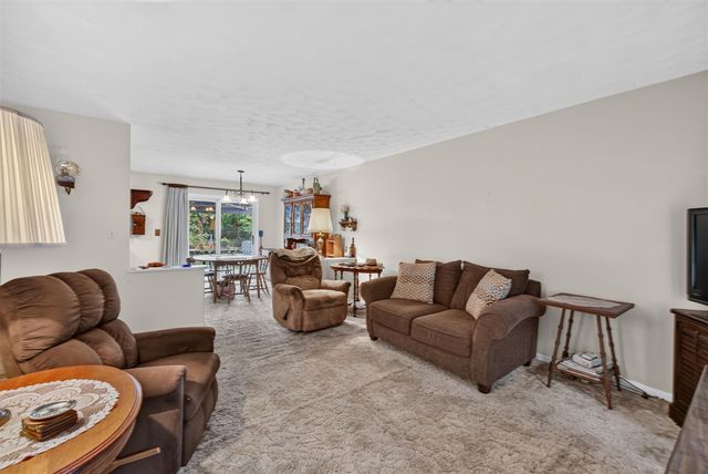611 Charleston Road, Lansing, MI 48917