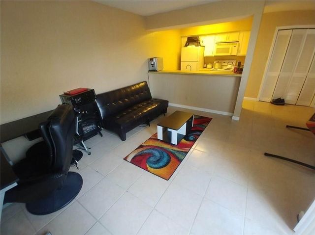 9811 Walnut Street 304, Dallas, TX 75243