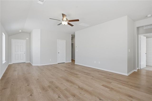 468 Valley View Drive, Tonganoxie, KS 66086