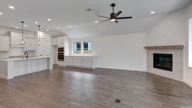 105 Brown Swiss Ridge, Boerne, TX 78006