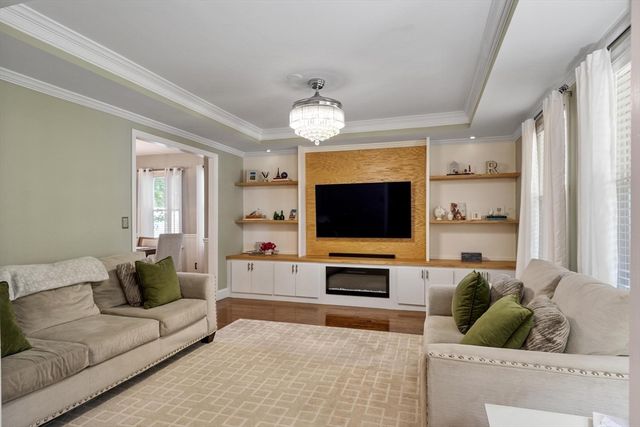 15 Bennett St, Hudson, MA 01749