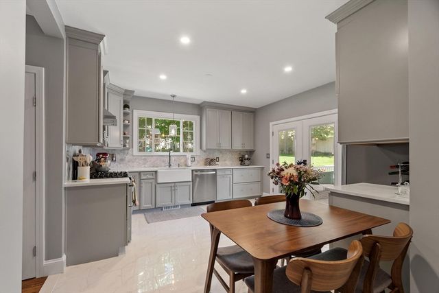 15 Bennett St, Hudson, MA 01749