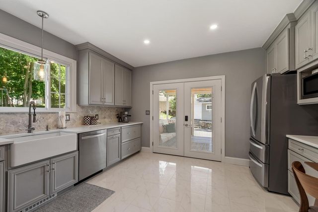 15 Bennett St, Hudson, MA 01749