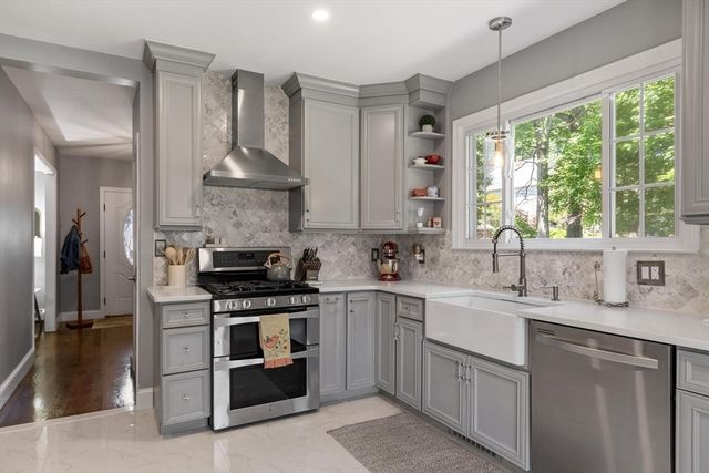 15 Bennett St, Hudson, MA 01749
