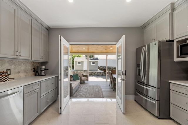 15 Bennett St, Hudson, MA 01749
