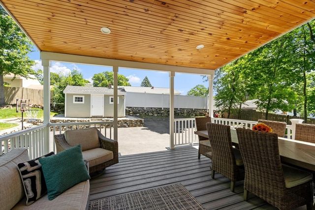 15 Bennett St, Hudson, MA 01749