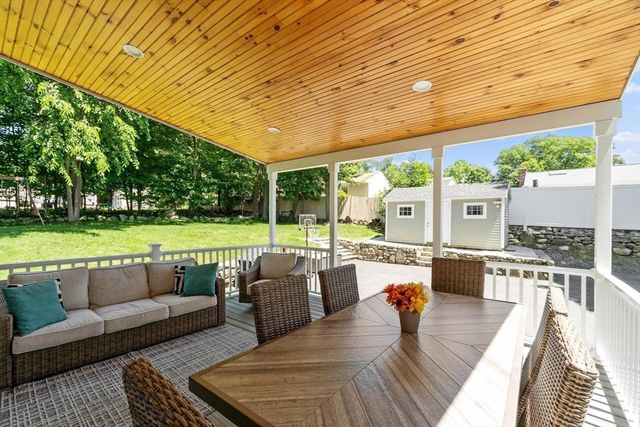 15 Bennett St, Hudson, MA 01749