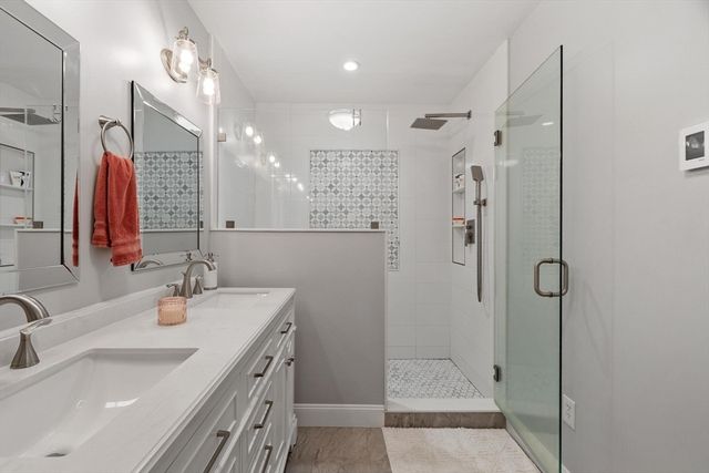 15 Bennett St, Hudson, MA 01749