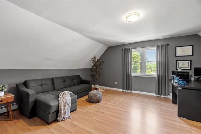 15 Bennett St, Hudson, MA 01749